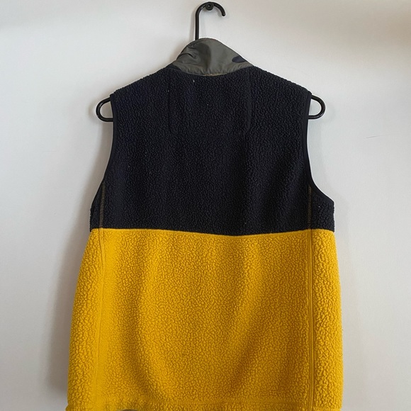 Herschel full zip sherpa vest size m womens - Picture 4 of 4